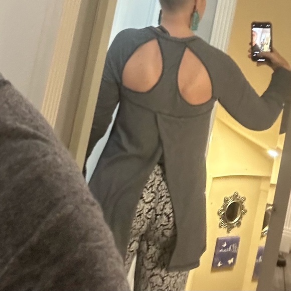 Marc New York grey tunic top with cut outs and open lower back, Size M - Picture 2 of 10